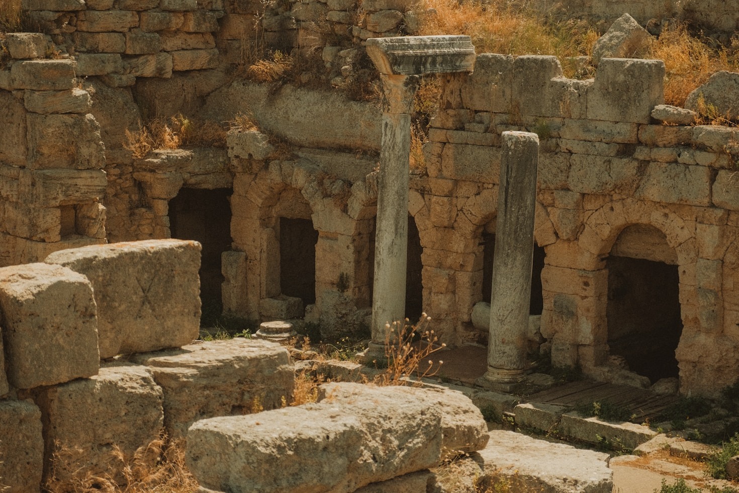 Top 10 Ancient Mysteries That Still Puzzle Us
